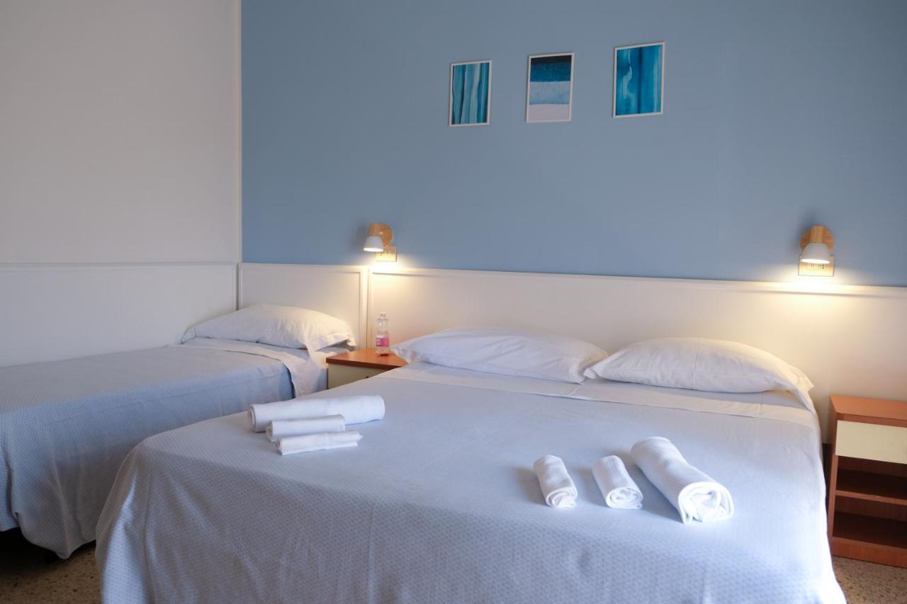 Hotel Vienna チェルヴィア エクステリア 写真