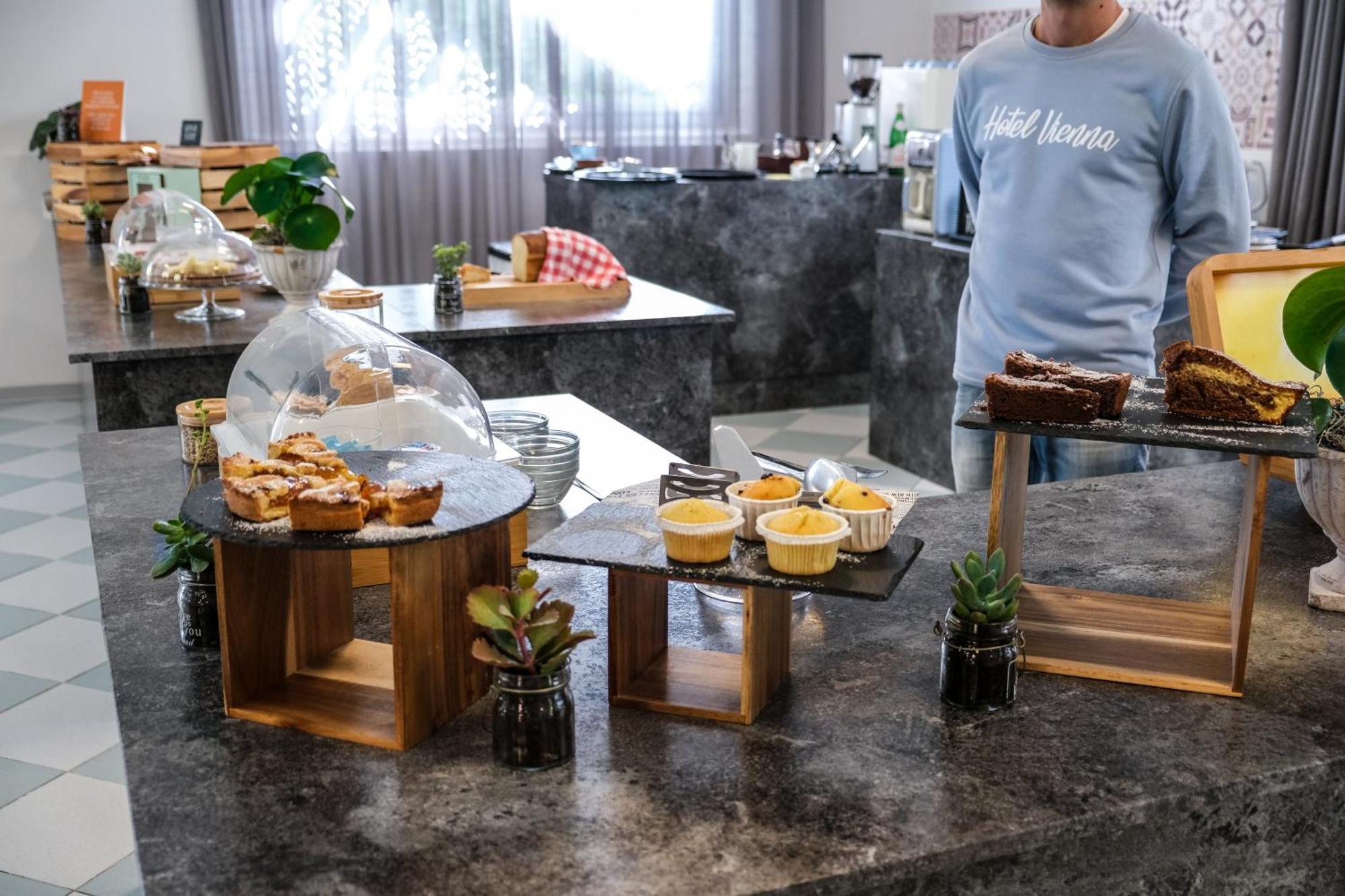 Hotel Vienna チェルヴィア エクステリア 写真