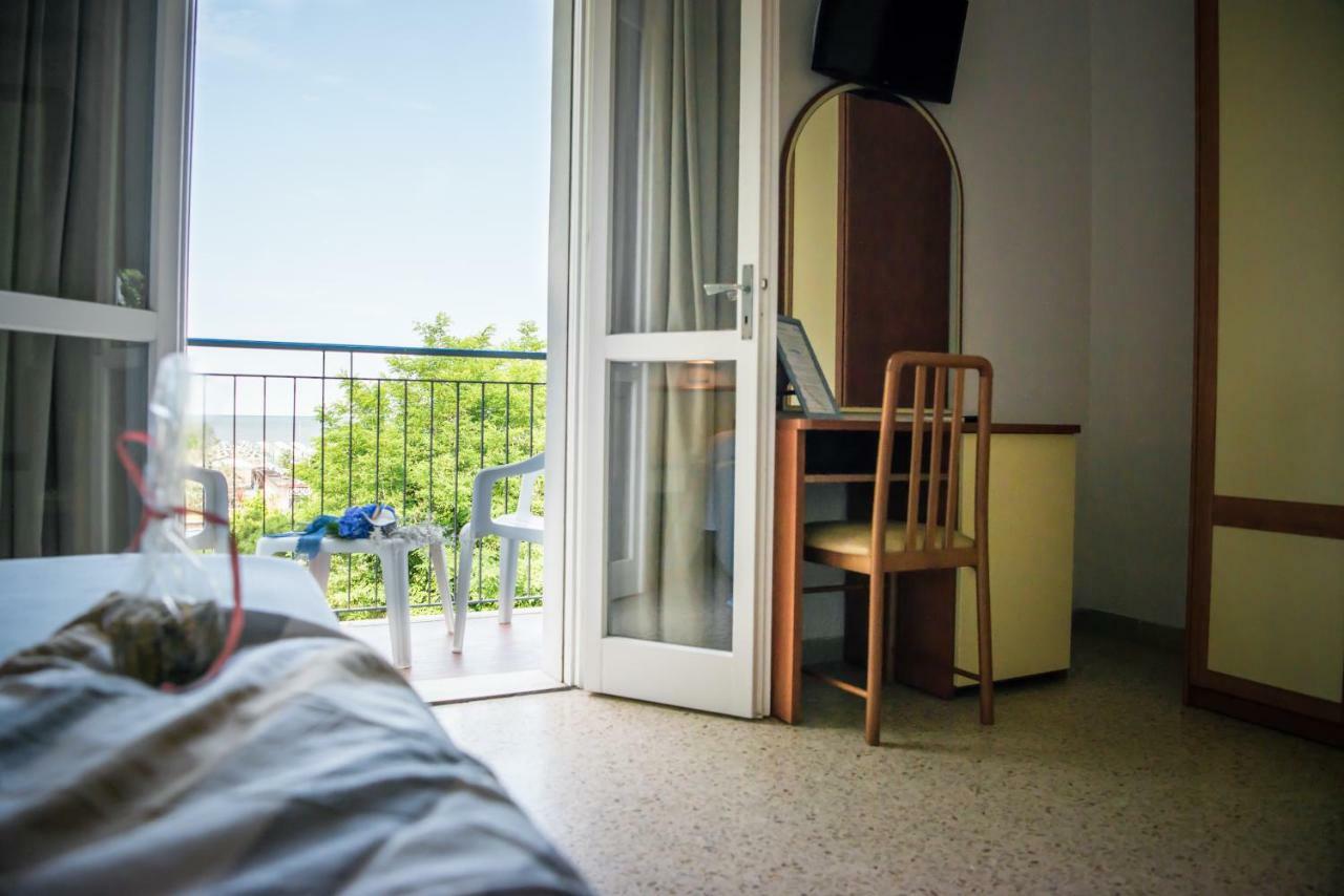 Hotel Vienna チェルヴィア エクステリア 写真